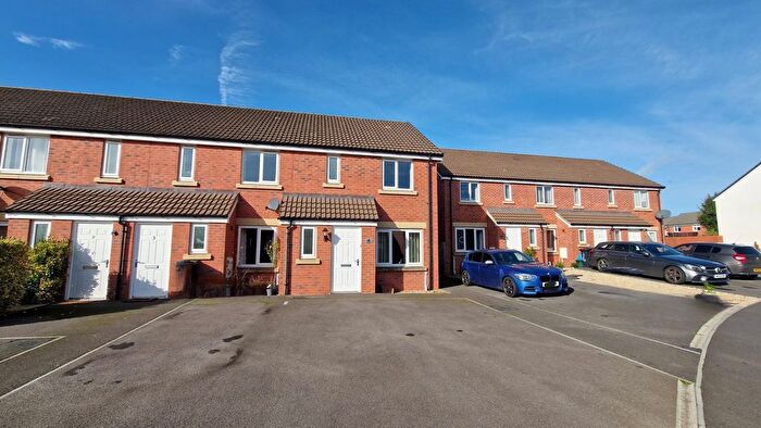 3 Bedroom Semi-Detached House To Rent In Hob Close, Bathpool, Taunton, TA2