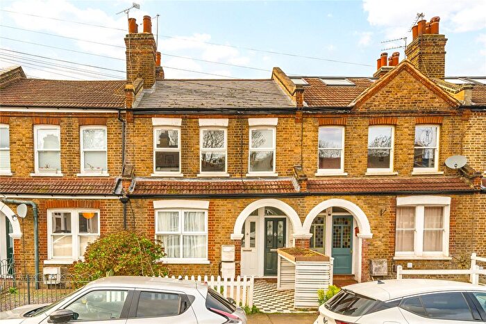 2 Bedroom Flat For Sale In Malyons Road, Ladywell, London, SE13