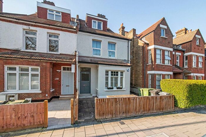 2 Bedroom Flat For Sale In Leigham Vale, London, SW16