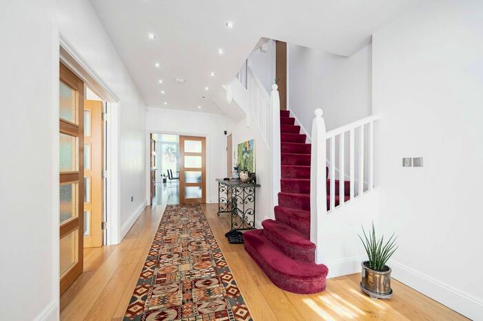 7 Bedroom Property To Rent In Basing Hill, Golders Green, London, NW11