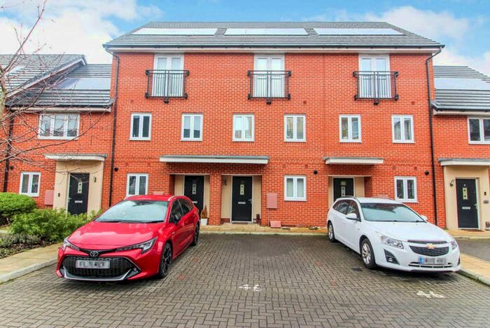 4 Bedroom Terraced House To Rent In Chase Way, Grays, RM20