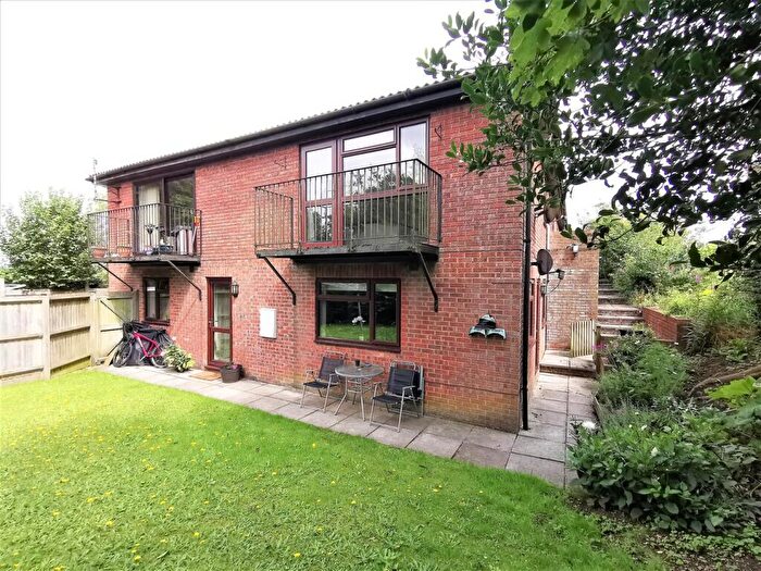 2 Bedroom Flat For Sale In Overton, RG25