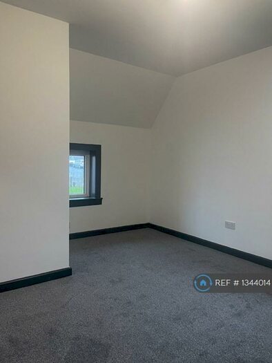 2 Bedroom Flat To Rent In Beeches Road, Clydebank, G81
