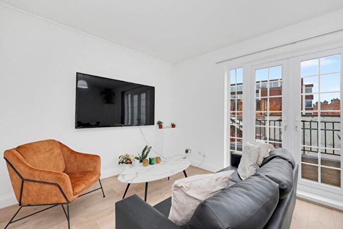 2 Bedroom Flat For Sale In Sylvester Path, Hackney Central, E8
