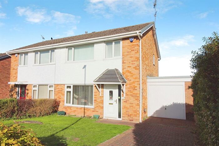 3 Bedroom Semi-Detached House For Sale In Deighton Avenue, Sherburn In Elmet, Leeds, LS25