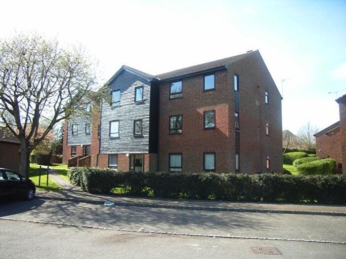 2 Bedroom Flat To Rent In Gorse Court, Guildford, GU4
