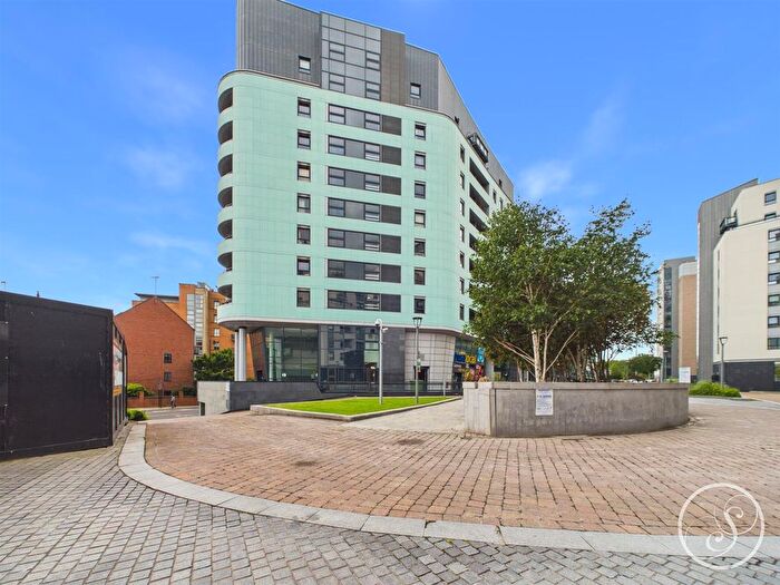 2 Bedroom Flat For Sale In The Gateway West, Leeds, LS9