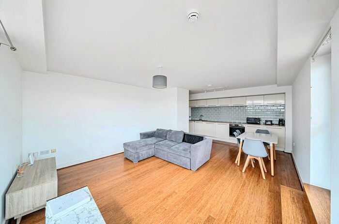 3 Bedroom Flat To Rent In Beeston Road, Beeston, Leeds, LS11