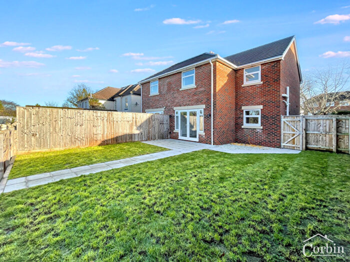 3 Bedroom Semi Detached House For Sale In East Howe Lane, Bournemouth, BH10