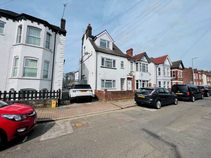 1 Bedroom Flat To Rent In Clarendon Road, Luton, LU2