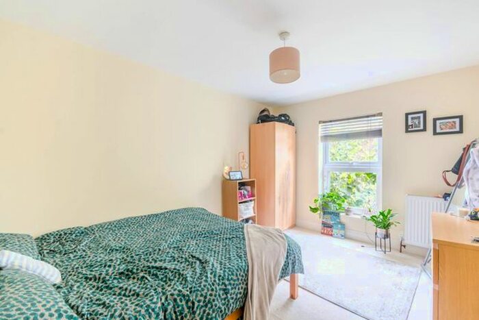 2 Bedroom Flat To Rent In Lyham Road, Brixton, London, SW2