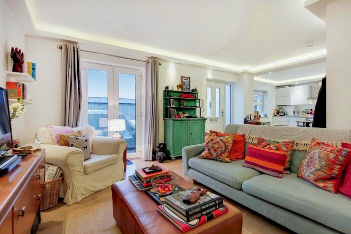 2 Bedroom Mews To Rent In Lowndes Mews, London, SW16