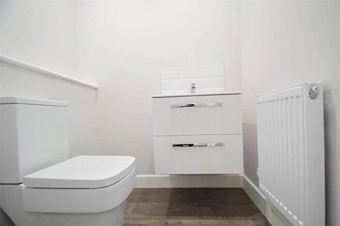5 Bedroom Terraced House For Sale In Poplar Road, Rochester, ME2
