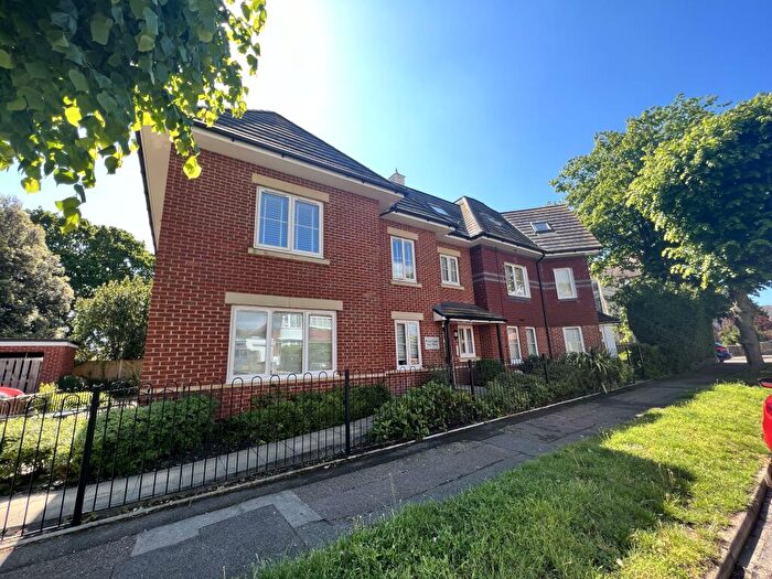 2 Bedroom Flat To Rent In Castlemain Avenue, Bournemouth, BH6