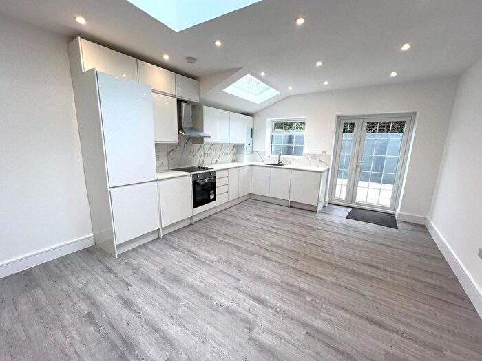 4 Bedroom Semi Detached House To Rent In Fredericks Place, London, N12