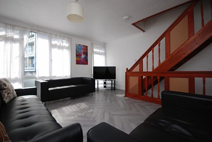 4 Bedroom Terraced House To Rent In St James Crescent, Brixton, SW9