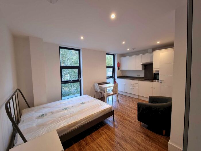 Studio To Rent In Hampden Road, London, N8