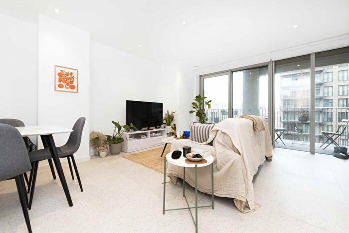 1 Bedroom Flat To Rent In Tapestry Way, Whitechapel, E1