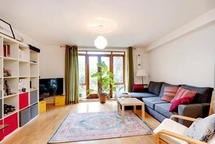 1 Bedroom Apartment To Rent In Battlebridge Court, Kings Cross, N1