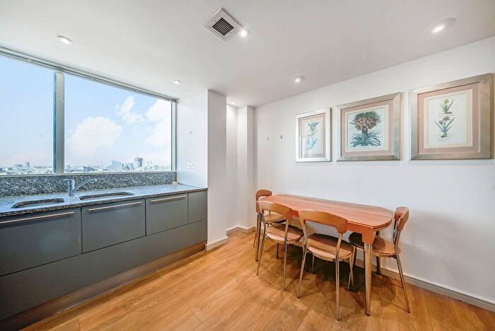 3 Bedroom Flat To Rent In The Panoramic, Westminster, London, SW1V