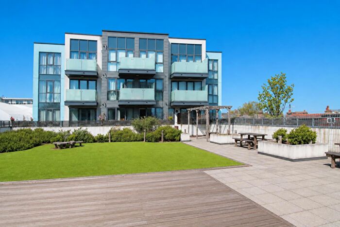 2 Bedroom Apartment For Sale In Peake Court, Cavalier Close, Wallington, SM6