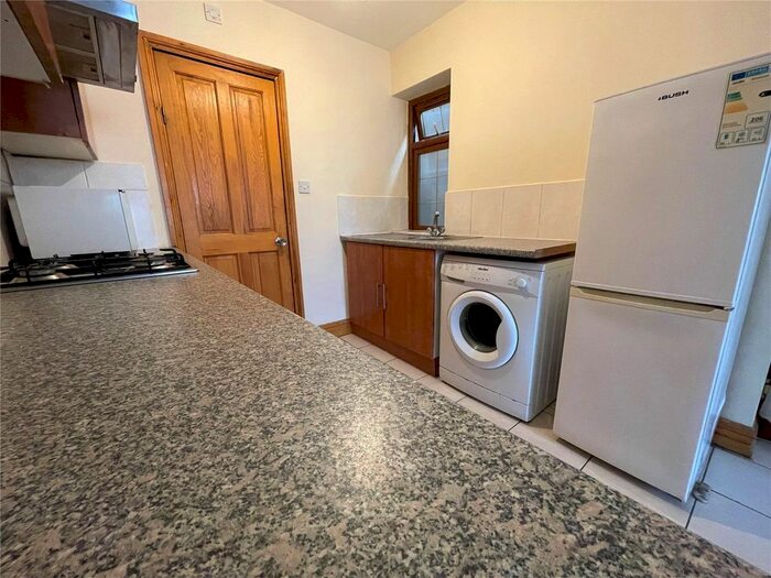 1 Bedroom Flat To Rent In Lees Road, Hillingdon, Middlesex UB8