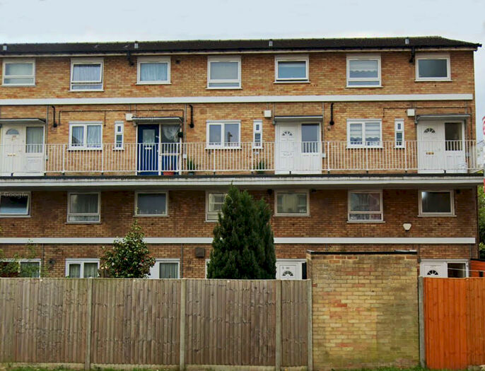 3 Bedroom Terraced House To Rent In High Road, London, N11