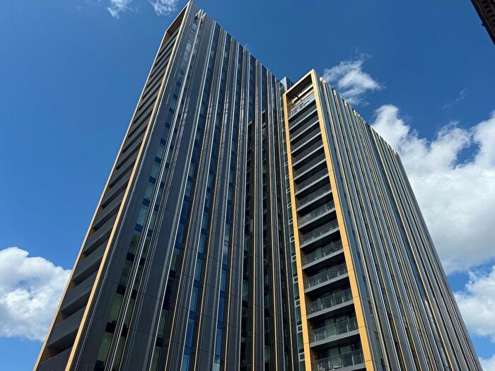 2 Bedroom Flat To Rent In Corporation Street, Manchester, Greater Manchester, M4