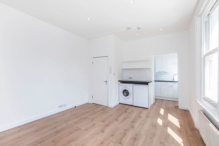 Studio To Rent In Camden Road, London, N7