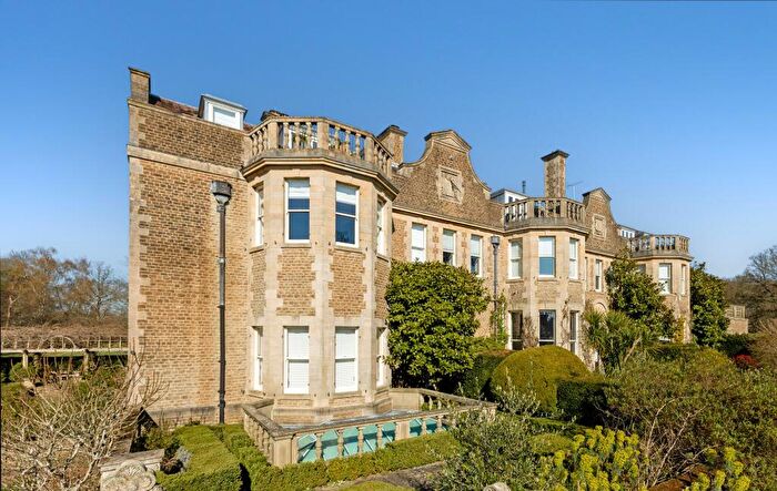 4 Bedroom Flat For Sale In Home Farm Road, Godalming, GU7
