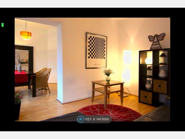 2 Bedroom Flat To Rent In Princess Street, Manchester, M1