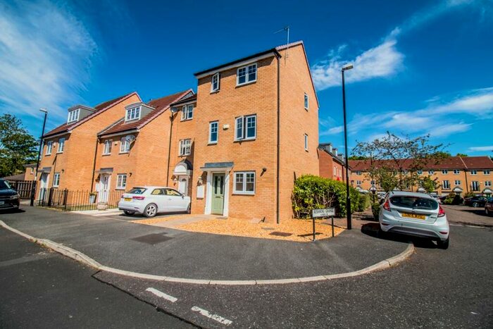 4 Bedroom Town House To Rent In Hill Rise, Washington Village, Washington, Tyne And Wear, NE38