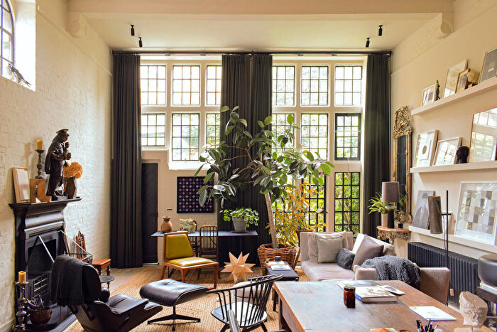 3 Bedroom Ground Maisonette For Sale In St Oswald's Place Ii, London, SE11