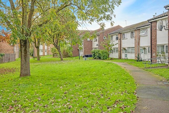 3 Bedroom Terraced House For Sale In Sancroft Close, London, NW2