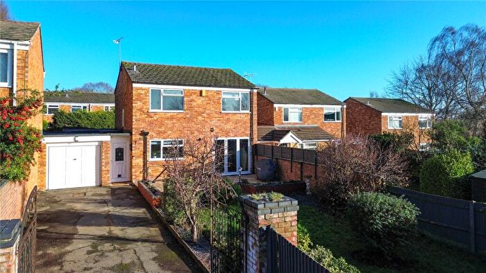 3 Bedroom Link Detached House For Sale In Highbridge Close, Caversham, Reading, Berkshire, RG4