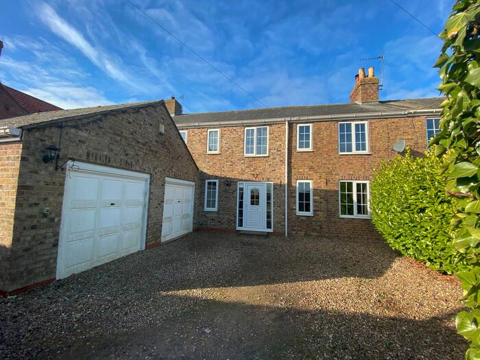 4 Bedroom Semi-Detached House To Rent In Rise Lane, Catwick, Beverley, HU17