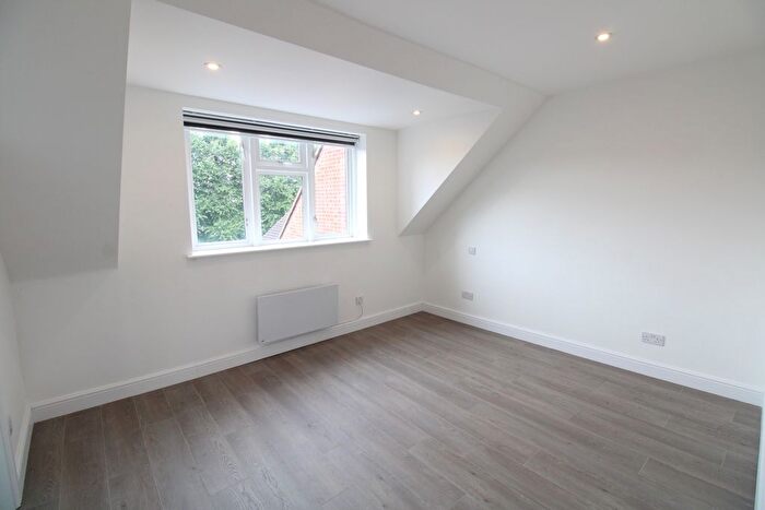 1 Bedroom Flat To Rent In West Street, Reigate, RH2