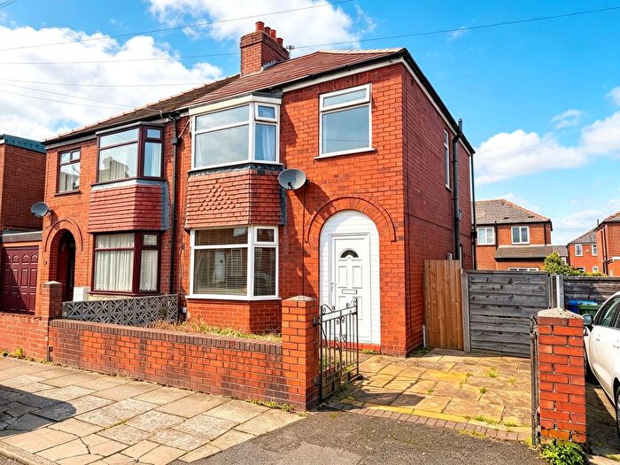 3 Bedroom Semi-Detached House For Sale In Frederick Street, Denton, M34
