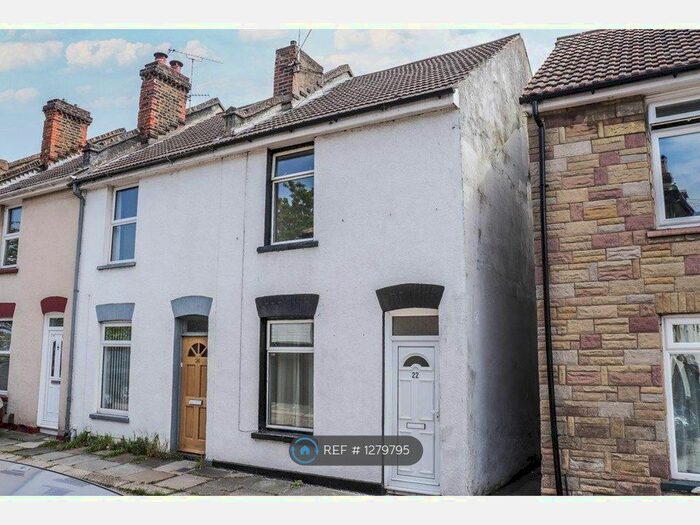 3 Bedroom End Of Terrace House To Rent In Stanhope Road, Rochester ME2