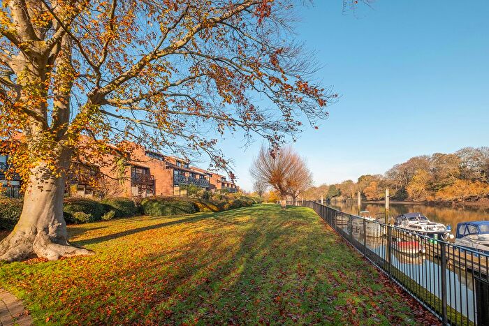 2 Bedroom Flat For Sale In Mallard Place, Twickenham, TW1