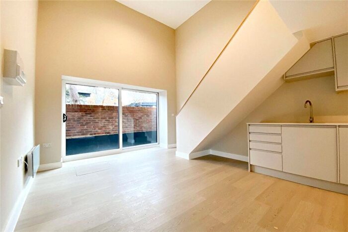 1 Bedroom Duplex To Rent In High Street, Crowthorne, Berkshire, RG45