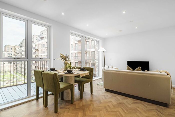 2 Bedroom Flat For Sale In Clapham Park, Clapham, London, SW4