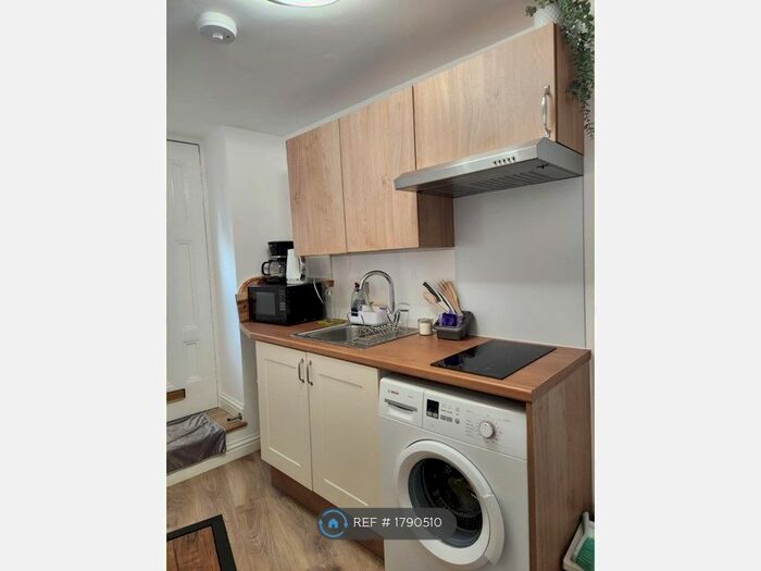 Studio To Rent In A, London, N1