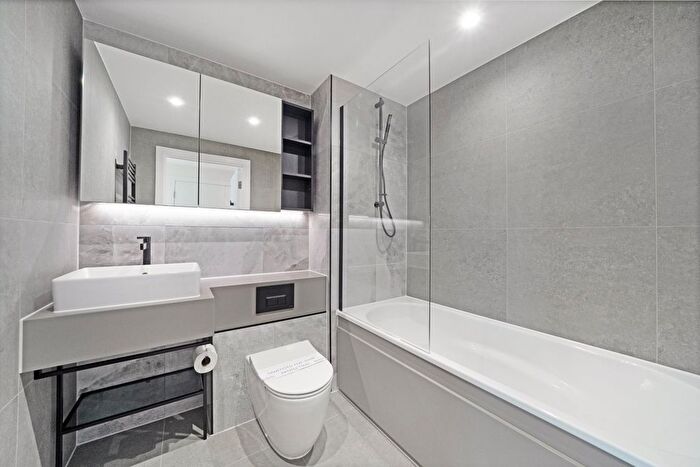 1 Bedroom Flat To Rent In Emperor Point, Dragonfly Walk, N4