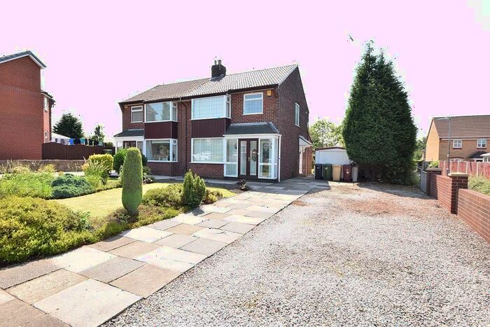 3 Bedroom Semi-Detached House To Rent In Park Road, Westhoughton, Bolton, BL5