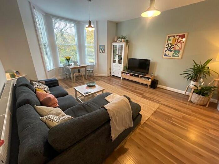 2 Bedroom Apartment To Rent In Alexandra Drive, L17