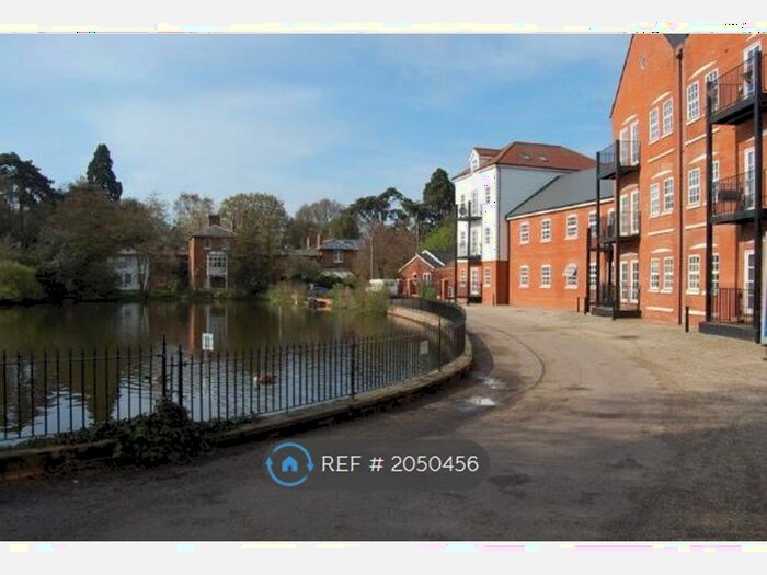 2 Bedroom Flat To Rent In Albany Gardens, Colchester, CO2