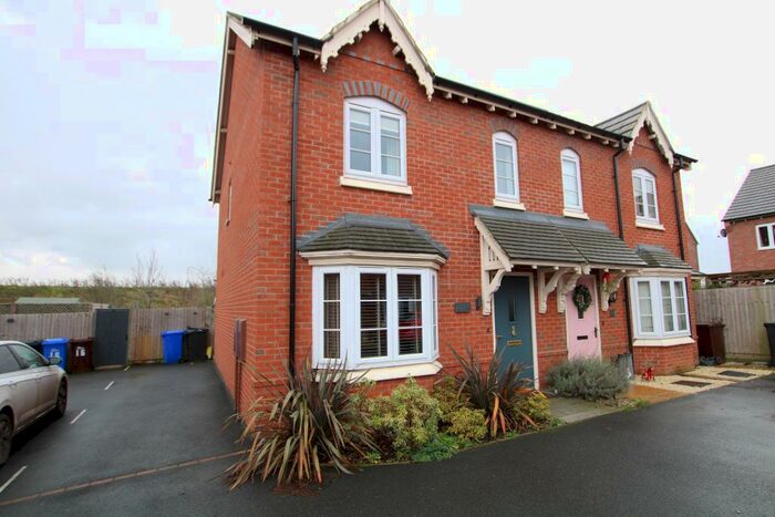 3 Bedroom Semi-Detached House To Rent In Pine Grove, Burton-On-Trent, DE14
