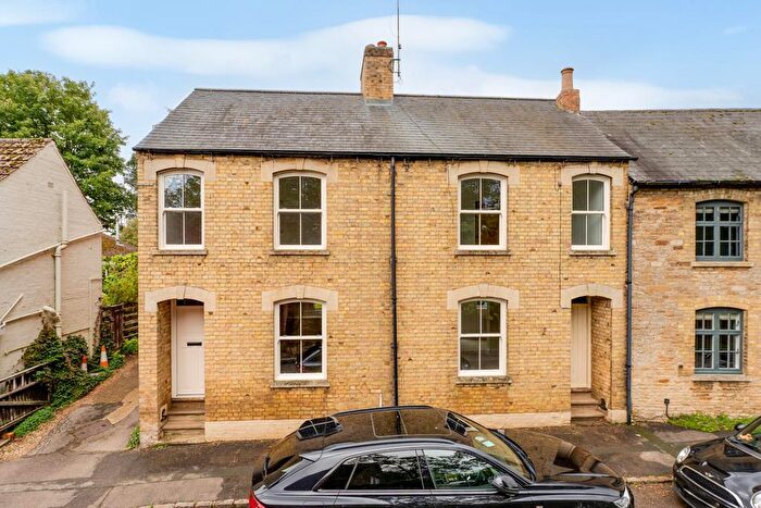 4 Bedroom End Of Terrace House For Sale In Grafton Road, Geddington, NN14