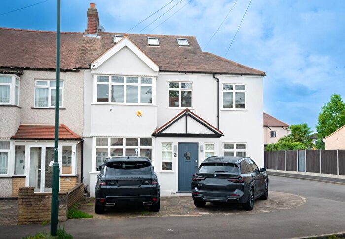 5 Bedroom Property For Sale In Buxton Crescent, Cheam, SM3